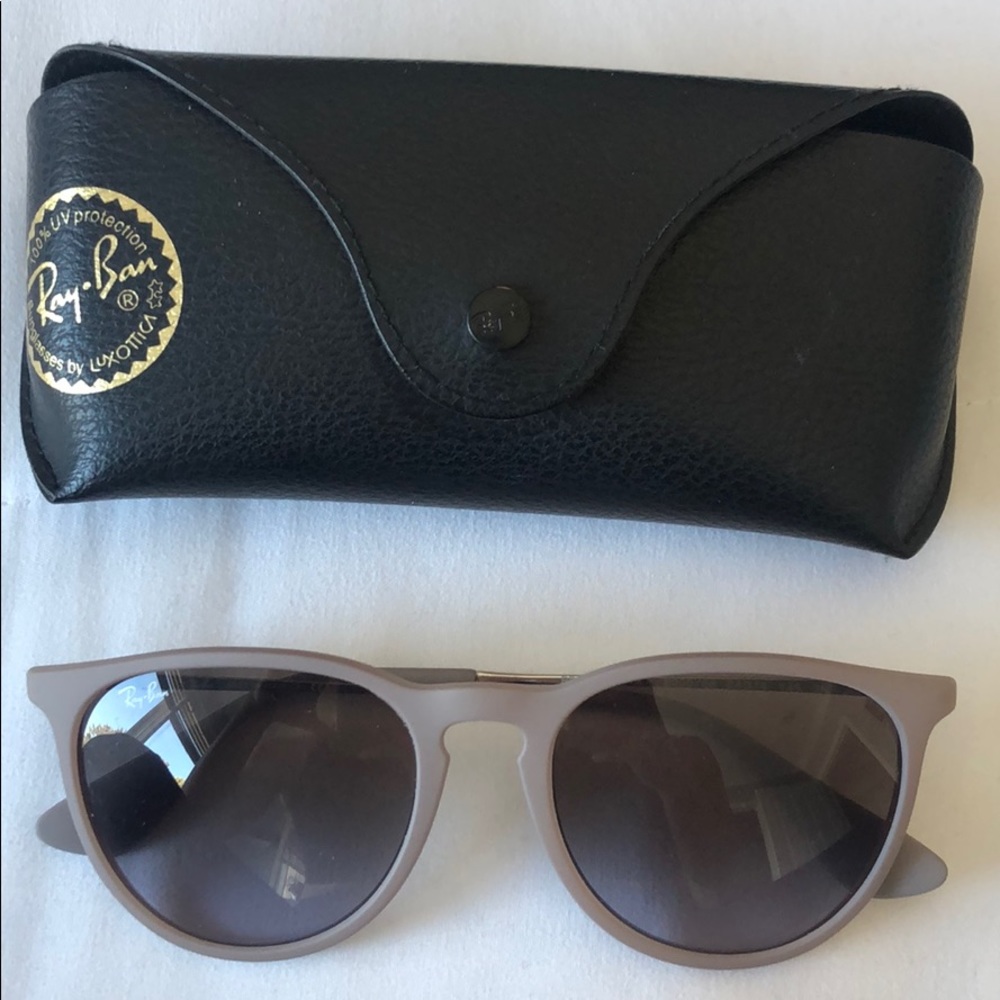 Erika Raybans
